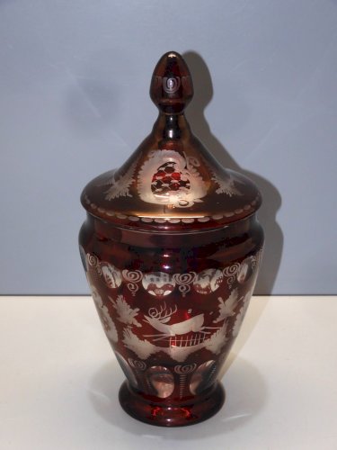 -JOLI ANCIEN DRAGEOIR POT COUVERT CRISTAL  BOHÊME ROUGE décor de CERF   D