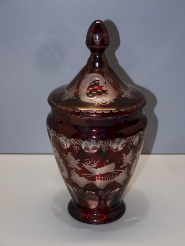 -JOLI ANCIEN DRAGEOIR POT COUVERT CRISTAL  BOHÊME ROUGE décor de CERF   D