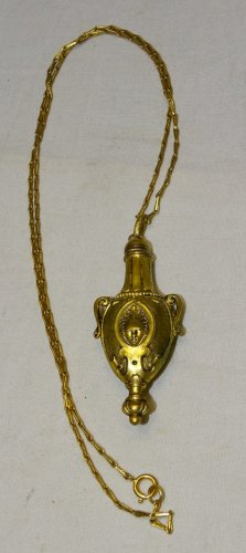 -JOLI ANCIEN FLACON A PARFUM VINAIGRETTE PENDENTIF Doré COLLECTION VITRINE   D