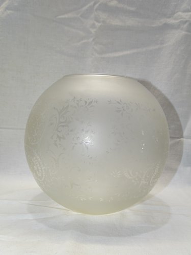 -JOLI ANCIEN GLOBE BOULE POUR LAMPE A PETROLE VERRE décor FLEURS & FEUILLAGES