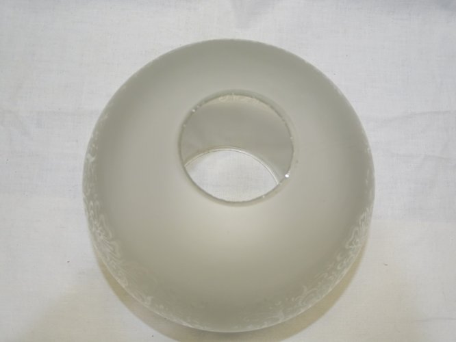 -JOLI ANCIEN GLOBE BOULE POUR LAMPE A PETROLE VERRE décor FLEURS & FEUILLAGES