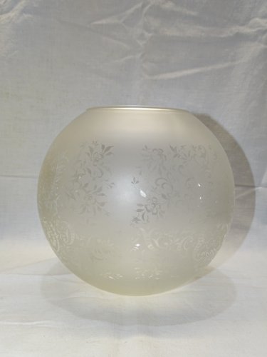 -JOLI ANCIEN GLOBE BOULE POUR LAMPE A PETROLE VERRE décor FLEURS & FEUILLAGES