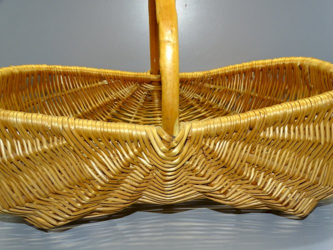 -JOLI ANCIEN GRAND PANIER EN OSIER TRESSE pour ALLER AU MARCHE couleur dorée  D