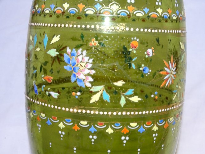 -JOLI ANCIEN GRAND VASE EN VERRE VERT Soufflé Emaillé FLEURS & MOTIFS COLORES  D