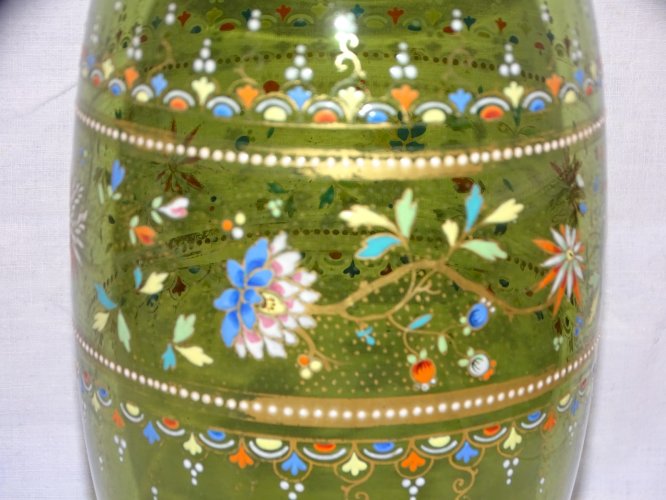 -JOLI ANCIEN GRAND VASE EN VERRE VERT Soufflé Emaillé FLEURS & MOTIFS COLORES  D