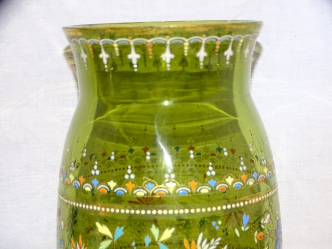 -JOLI ANCIEN GRAND VASE EN VERRE VERT Soufflé Emaillé FLEURS & MOTIFS COLORES  D