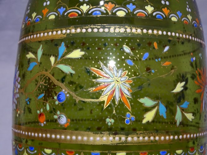 -JOLI ANCIEN GRAND VASE EN VERRE VERT Soufflé Emaillé FLEURS & MOTIFS COLORES  D