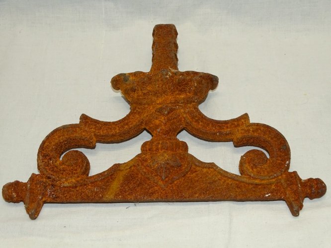 - JOLI ANCIEN GRATTE PIEDS GRATTE BOTTES en FONTE Rouille superficielle    D