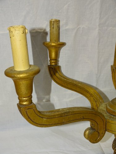 -JOLI ANCIEN LUSTRE BOIS DORE 5 BRANCHES POUR AMPOULES A VISSER déco    D