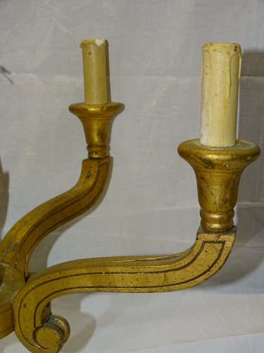 -JOLI ANCIEN LUSTRE BOIS DORE 5 BRANCHES POUR AMPOULES A VISSER déco    D