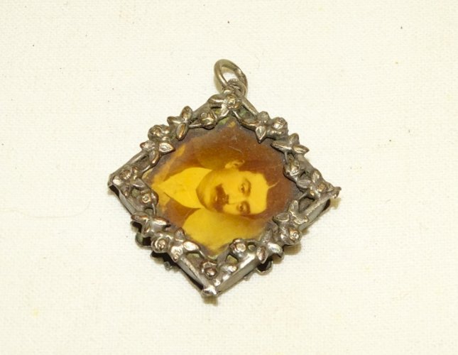 -JOLI ANCIEN PENDENTIF PORTE PHOTOS ARGENT DOUBLE FACE  GUIRLANDE de FLEURS   D