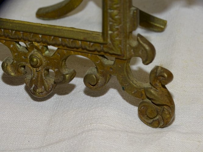 -JOLI ANCIEN PETIT CADRE A POSER en BRONZE SANS SON VERRE COLLECTION DECO     D