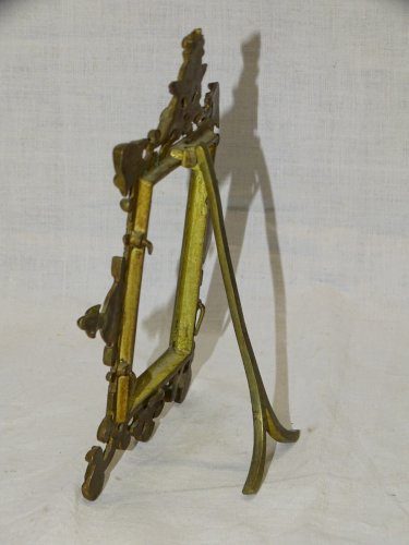 -JOLI ANCIEN PETIT CADRE A POSER en BRONZE SANS SON VERRE COLLECTION DECO     D