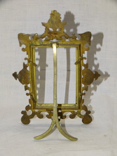 -JOLI ANCIEN PETIT CADRE A POSER en BRONZE SANS SON VERRE COLLECTION DECO     D