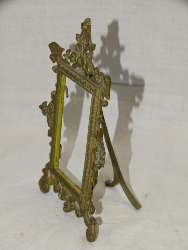 -JOLI ANCIEN PETIT CADRE A POSER en BRONZE SANS SON VERRE COLLECTION DECO     D