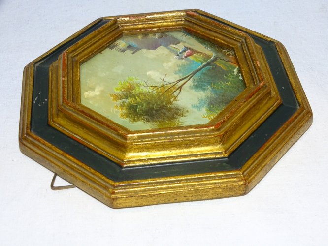 -JOLI ANCIEN PETIT CADRE BOIS DORE et PEINT avec PETITE PEINTURE  XXe  Signée  D