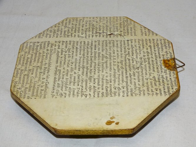 -JOLI ANCIEN PETIT CADRE BOIS DORE et PEINT avec PETITE PEINTURE  XXe  Signée  D