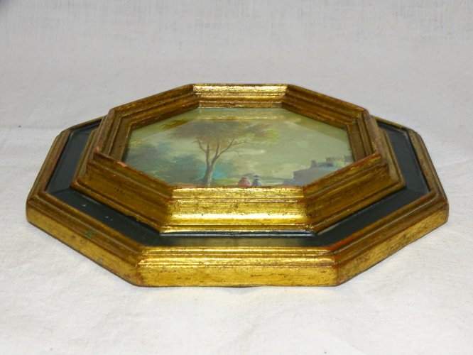 -JOLI ANCIEN PETIT CADRE BOIS DORE et PEINT avec PETITE PEINTURE  XXe  Signée  D