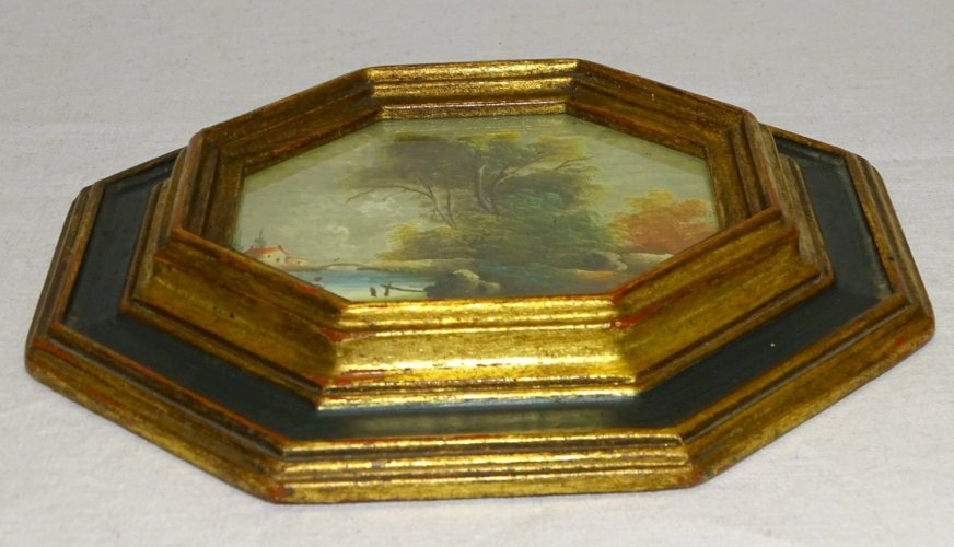 -JOLI ANCIEN PETIT CADRE BOIS DORE et PEINT avec PETITE PEINTURE  XXe  Signée  D