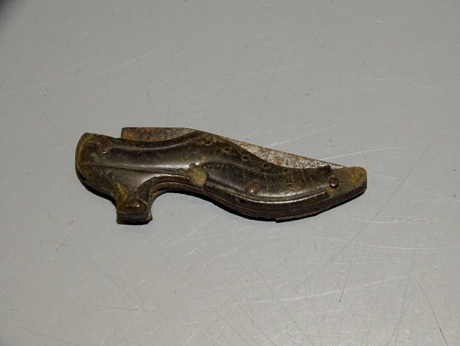 -JOLI ANCIEN PETIT COUTEAU PLIANT MINIATURE FORME CHAUSSURE
