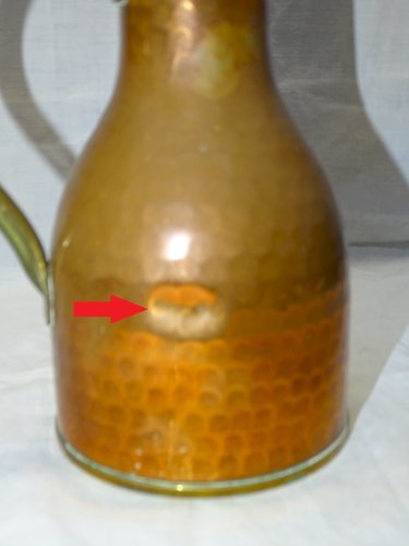 -JOLI ANCIEN PETIT PICHET EN CUIVRE Martelé déco cuisine collection vitrine