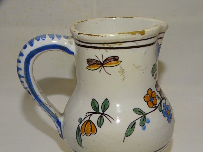 -JOLI ANCIEN PETIT PICHET POT A LAIT CERAMIQUE NEVERS LA ROCHELLE XVIIIe   D