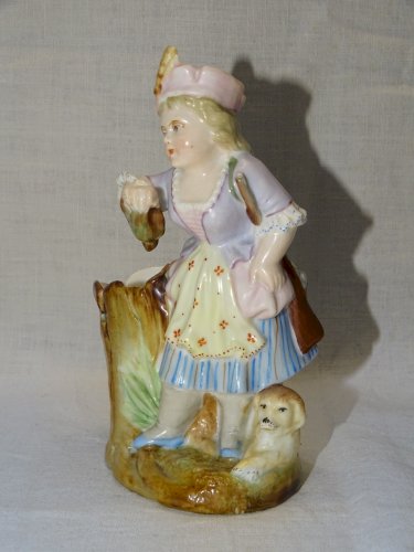 -JOLI ANCIEN PETIT SUJET PORCELAINE ALLEMANDE? PORTE PIQUES COLLECTION VITRINE D