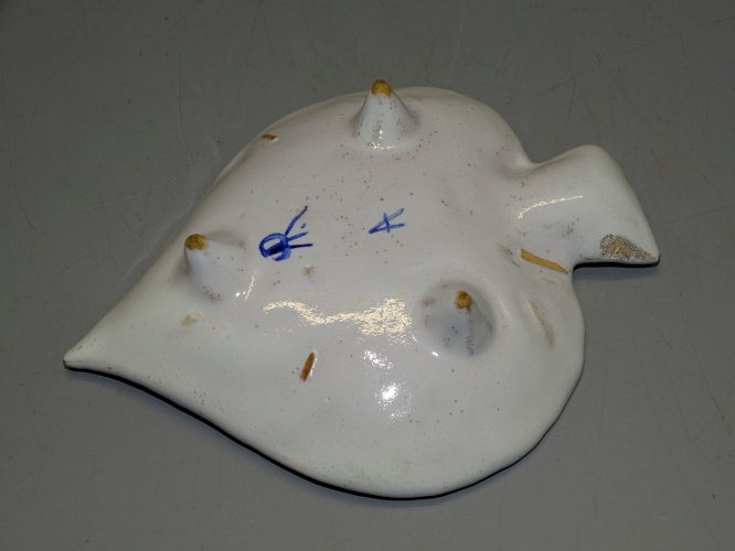 -JOLI ANCIEN PETIT VIDE POCHE signé AR.A. ALFRED RENOLEAU SOUVENIR DE SAUMUR   D