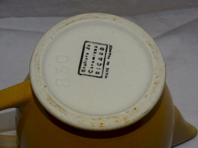 -JOLI ANCIEN PICHET RICARD ANISETTE ATELIERS CERAMIQUE RICARD BISTROT VITRINE  D
