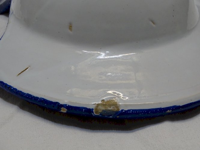 -JOLI ANCIEN PLAT A BARBE XIXe céramique à décor de fleurs Bleues & feuilles   D