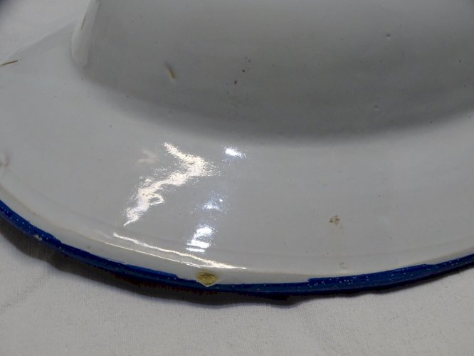 -JOLI ANCIEN PLAT A BARBE XIXe céramique à décor de fleurs Bleues & feuilles   D