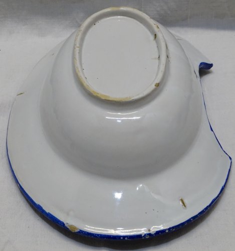 -JOLI ANCIEN PLAT A BARBE XIXe céramique à décor de fleurs Bleues & feuilles   D
