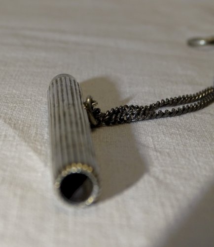 -JOLI ANCIEN PORTE CRAYON poinçons TETES SANGLIER et CHAINE EN ARGENT poinçon?