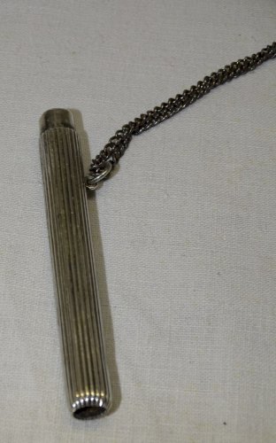 -JOLI ANCIEN PORTE CRAYON poinçons TETES SANGLIER et CHAINE EN ARGENT poinçon?
