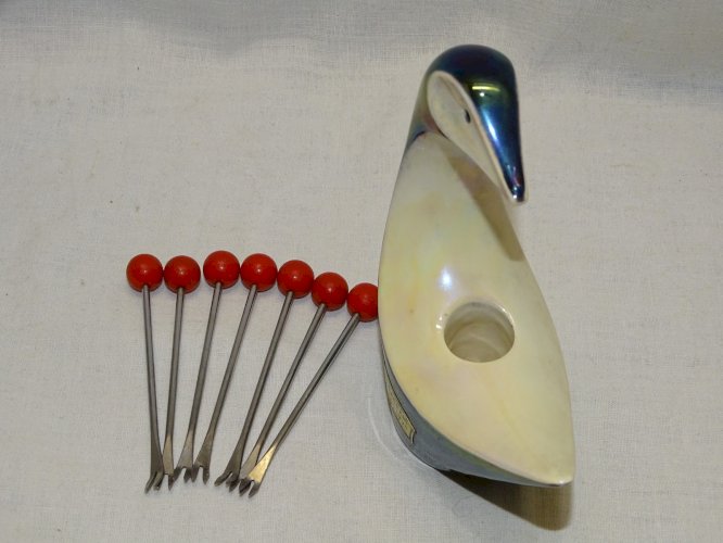 -JOLI ANCIEN PORTE FOURCHETTES A ESCARGOTS VERCERAM CERAMIQUE D'ART VITRINE   D