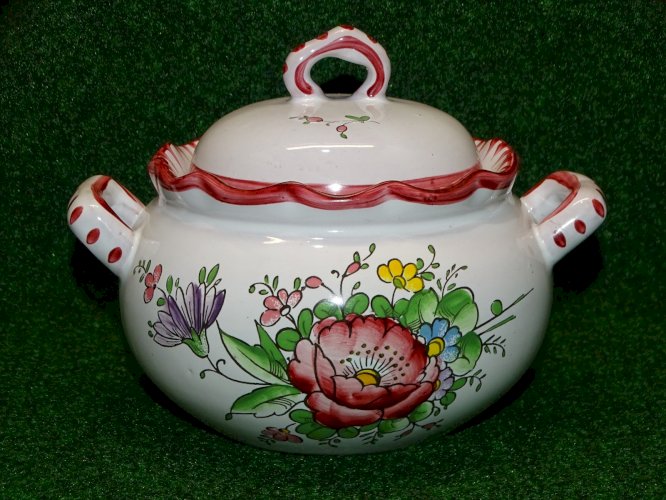 -JOLI ANCIEN POT COUVERT BONBONNIERE CERAMIQUE NON MARQUEE RENOLEAU ?    D