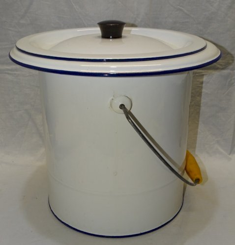 - JOLI ANCIEN POT DE CHAMBRE EMAILLE BLANC MARQUE LEOPOLD avec son COUVERCLE   D