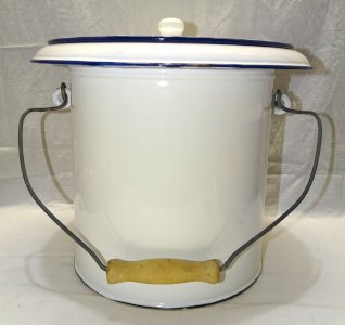 NICE OLD WHITE ENAMELLED METAL CHAMBER POT Wooden HANDLE COLLECTION D