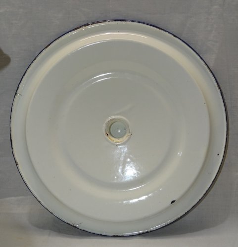 -JOLI ANCIEN POT DE CHAMBRE TOLE EMAILLEE BLANCHE Poignée BOIS COLLECTION     D