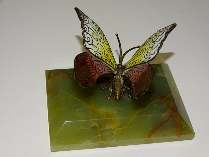 -JOLI ANCIEN PRESSE PAPIER PAPILLON EMAILLE SUR SOCLE ONYX DECO BUREAU   D