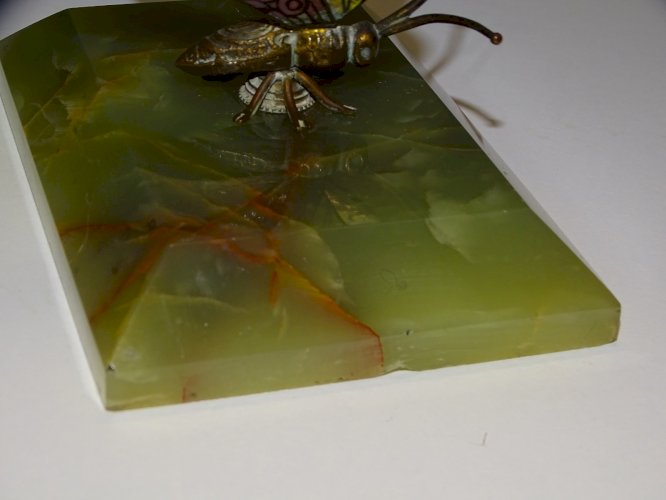 -JOLI ANCIEN PRESSE PAPIER PAPILLON EMAILLE SUR SOCLE ONYX DECO BUREAU   D