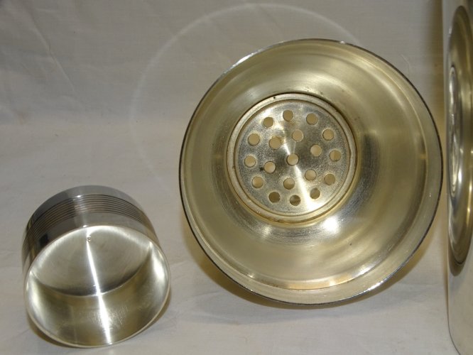 -JOLI ANCIEN SHAKER ERCUIS METAL ARGENTE COLLECTION DECO BAR BISTROT VITRINE   D
