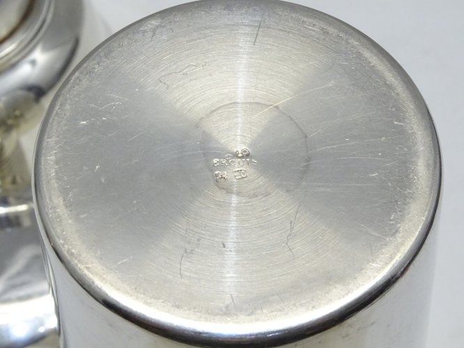 -JOLI ANCIEN SHAKER ERCUIS METAL ARGENTE COLLECTION DECO BAR BISTROT VITRINE   D