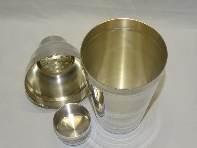 -JOLI ANCIEN SHAKER ERCUIS METAL ARGENTE COLLECTION DECO BAR BISTROT VITRINE   D