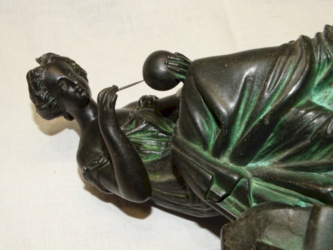 -JOLI ANCIEN SUJET REGULE PATINE NOIRE NAPOLEON III XIXe SOCLE BOIS NOIRCI    D