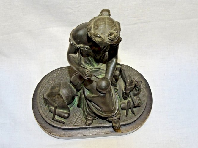 -JOLI ANCIEN SUJET REGULE PATINE NOIRE NAPOLEON III XIXe SOCLE BOIS NOIRCI    D