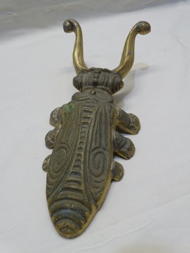-  JOLI ANCIEN TIRE BOTTE BRONZE FORME SCARABEE DEBUT XXe déco PORTE ENTREE   D