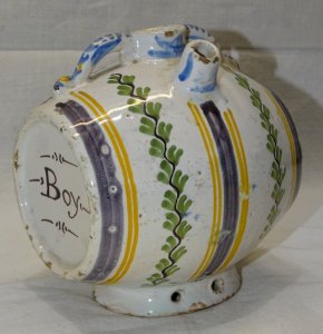 -JOLI ANCIEN TONNELET BOY XVIIIe CERAMIQUE EMAILLEE FAIENCE de NEVERS VITRINE  D