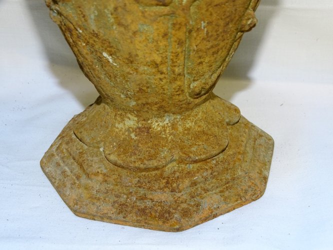 -JOLI ANCIEN VASE EN FONTE ART NOUVEAU ETAT SORTI de GRENIER PUR JUS    D