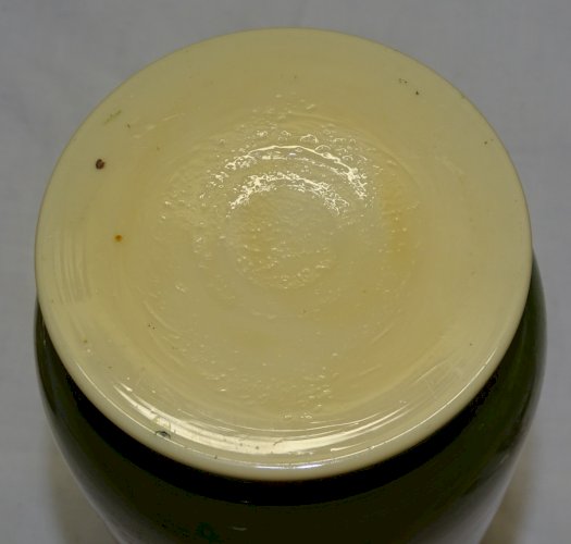 -JOLI ANCIEN VASE EN OPALINE décor de 2 JEUNES ELEGANTES BELLES DORURES    D